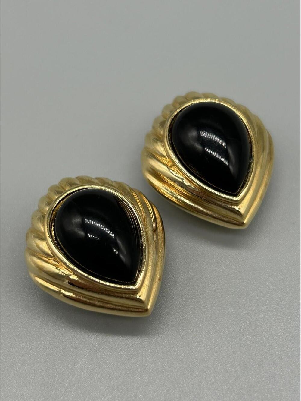 Vintage Trifari Black Teardrop Accents Gold Tone Clip On Earrings
